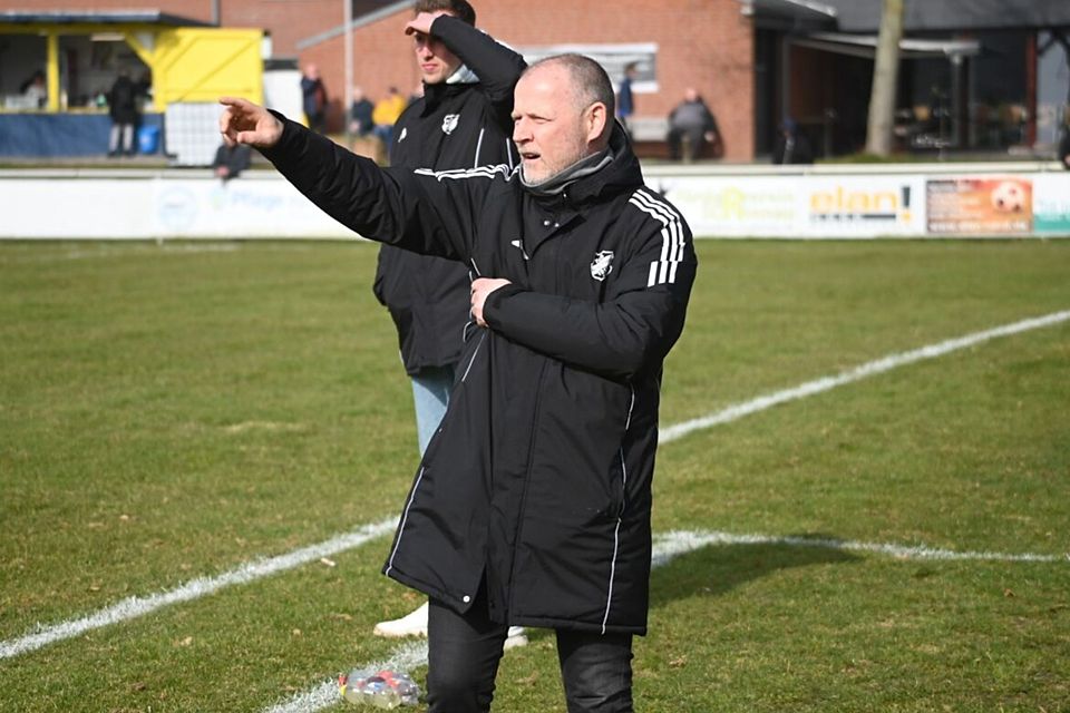 Trainer Jörg Zenker und der TUS Hartenholm haben mit dem 10. Platz souverän den Klassenerhalt geschafft. 