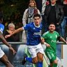 19.10.24 Ismaning Fußball / FC Ismaning (blau) - TSV Grünwald (grün)   --- FCI Alekzandar Sinabov, TSV Marco Bornhauser Foto Gerald Förtsch