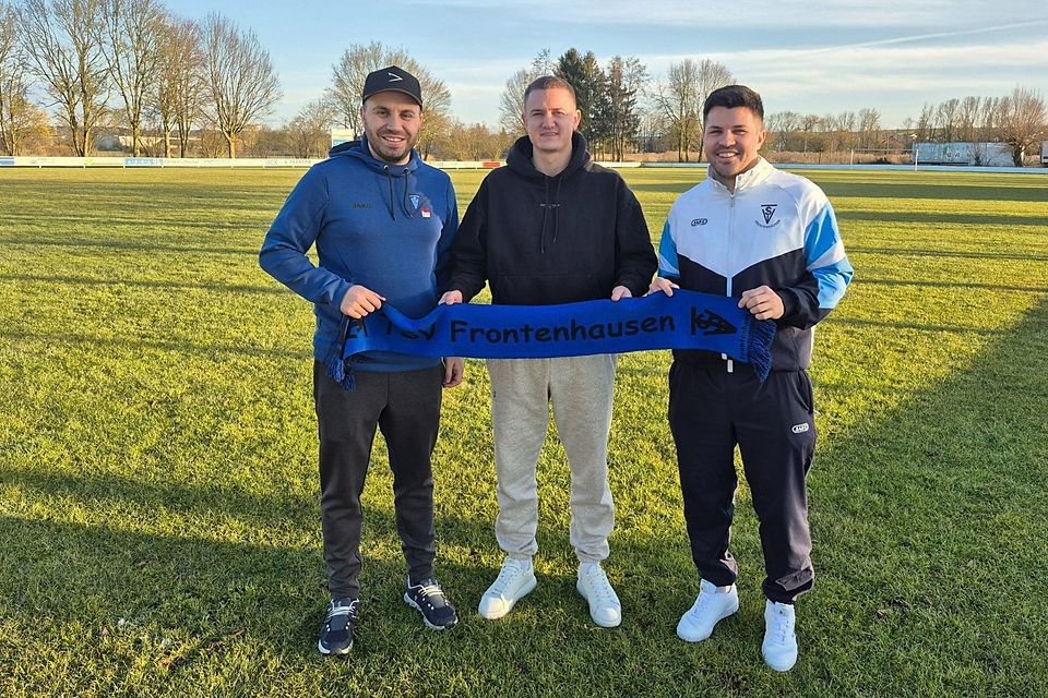 Florian Ibel (Mitte) und Emanuel Maier (re.) sollen den TSV Frontenhausen in eine positive Zukunft führen 