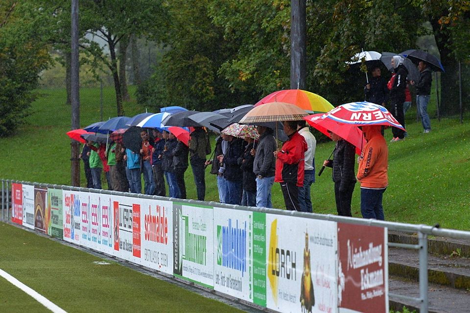 Ein Wolkenbruch am Mittwoch führte in der Landesliga zum Abbruch des Spiels SV Zimmern gegen den VfL Pfullingen.