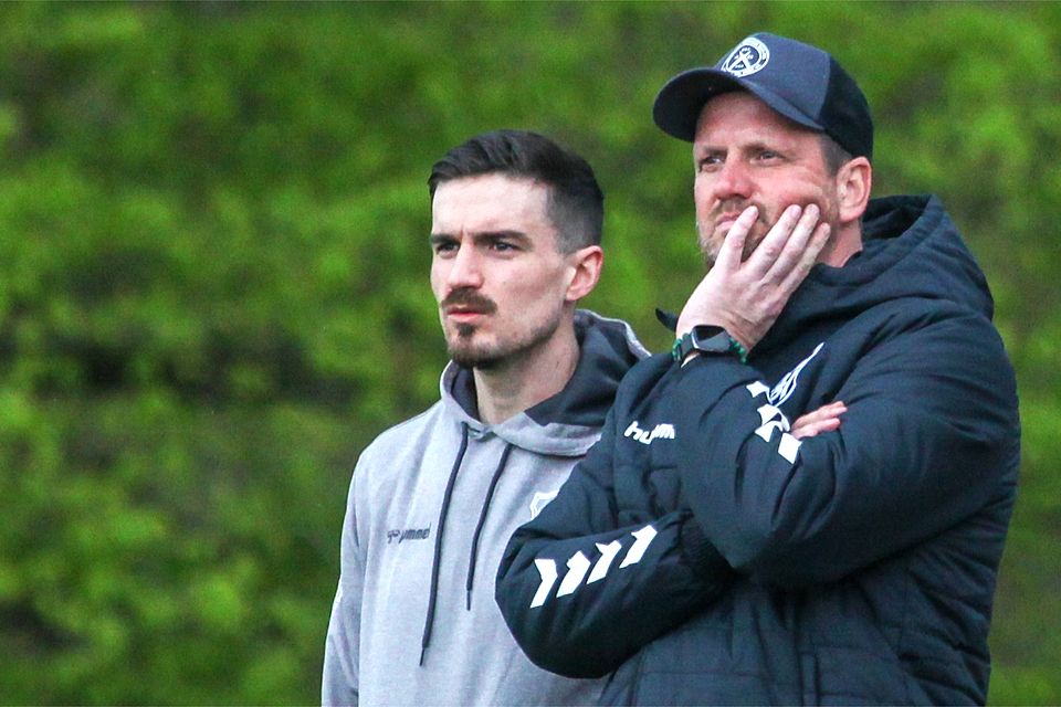 Trainieren auch kommende Saison die erste Mannschaft des FV Lörrach-Brombach: Chefcoach Thorsten Szesniak (rechts) und Co-Trainer Raphael Kiefl | Foto: Matthias Konzok