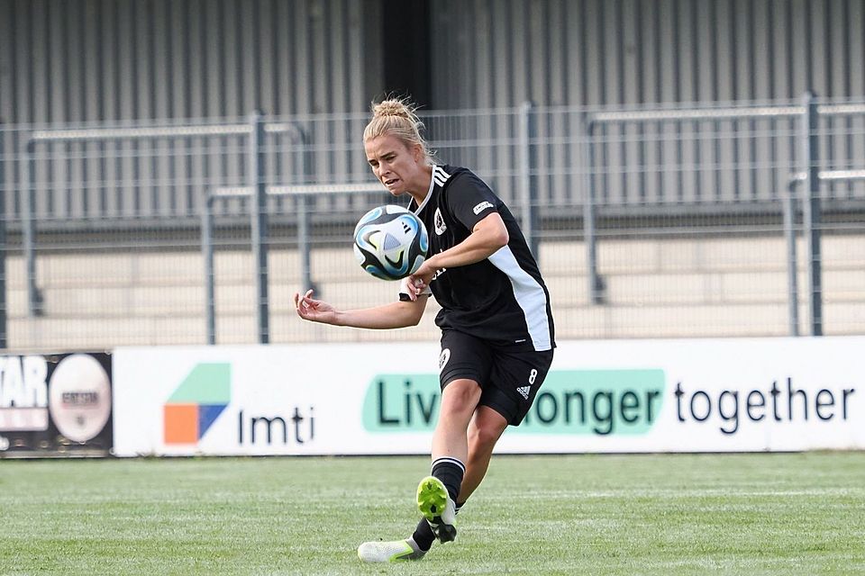 Der VfR Warbeyen hat durch ein 1:0 die Spitze der Frauen-Regionalliga verteidigt.