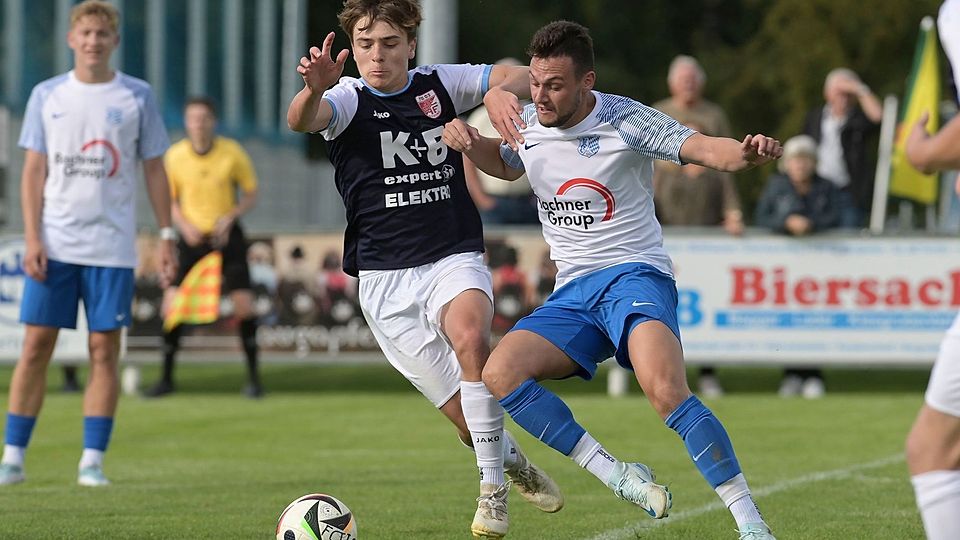 Der TB 03 Roding (links) steuert auf ein Schlüsselspiel gegen den Tabellennachbarn FC Teisbach zu.