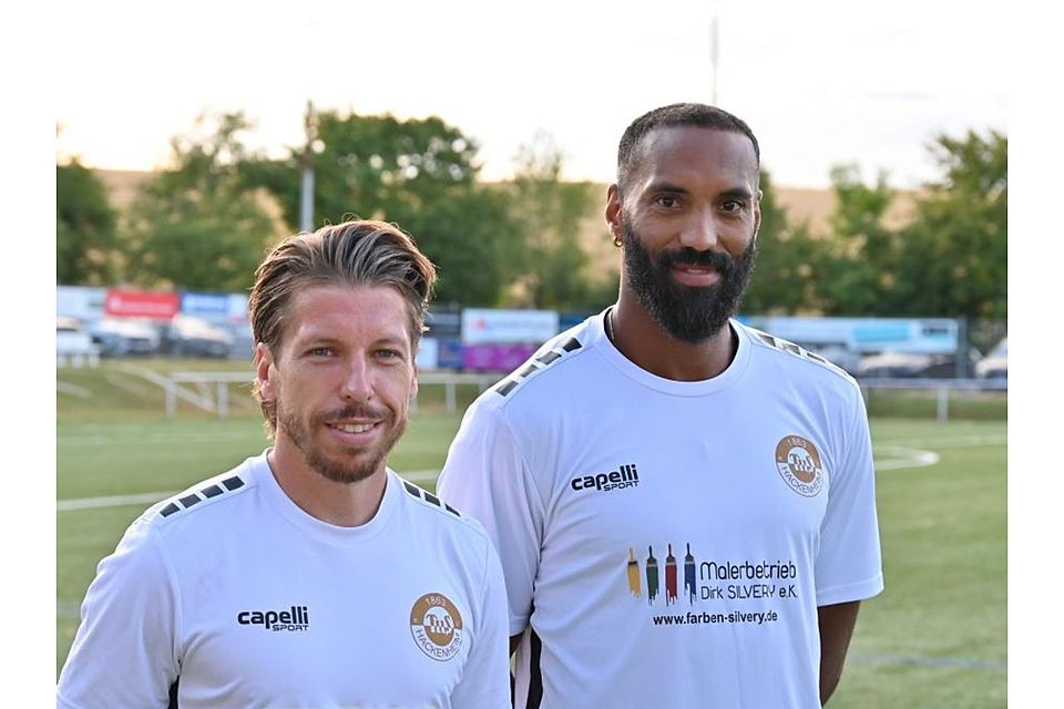 Tim Hulsey (links) und Pierre Merkel bilden auch nächste Saison das Hackenheimer Trainerduo.	Archivfoto: Jochen Werner