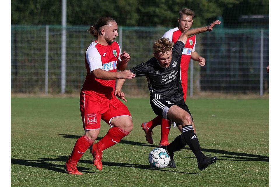 Umkämpftes Duell mit dem besseren Ende für das Landesliga-Team der Wormatia: Im Derby schlagen die Wormser mit Everest Sulejmani (links) den SV Gimbsheim und Jan Jünger. Umkämpftes Duell mit dem besseren Ende für das Landesliga-Team der Wormatia: Im Derby schlagen die Wormser mit Everest Sulejmani (links) den SV Gimbsheim und Jan Jünger.