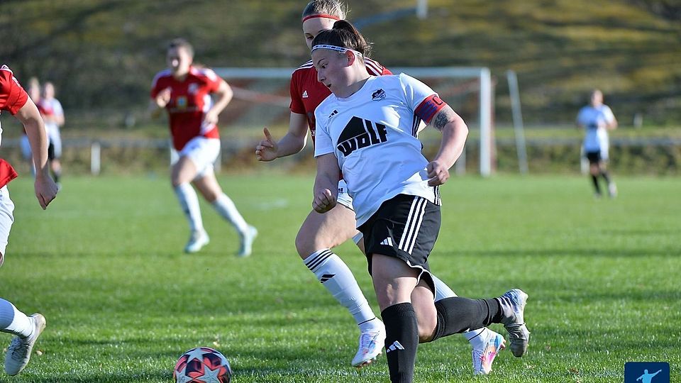 Die Kirchbergerinnen um Kapitänin Andrea Kurz (in weiß) wollen im Derby gegen Ruderting den nächsten Dreier holen.