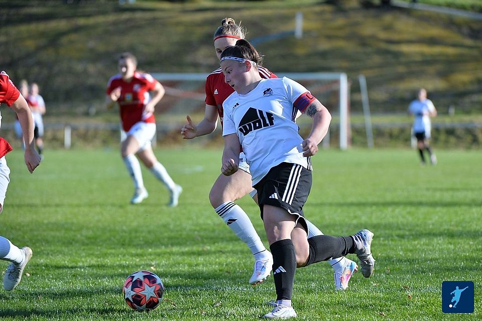 Die Kirchbergerinnen um Kapitänin Andrea Kurz (in weiß) wollen im Derby gegen Ruderting den nächsten Dreier holen.