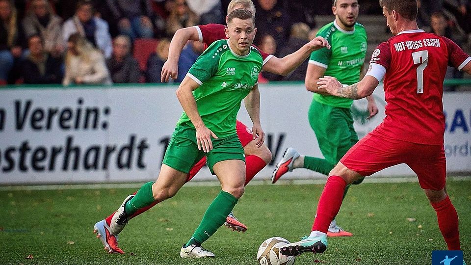 Klosterhardt bleibt Erster, RWE springt auf Platz zwei