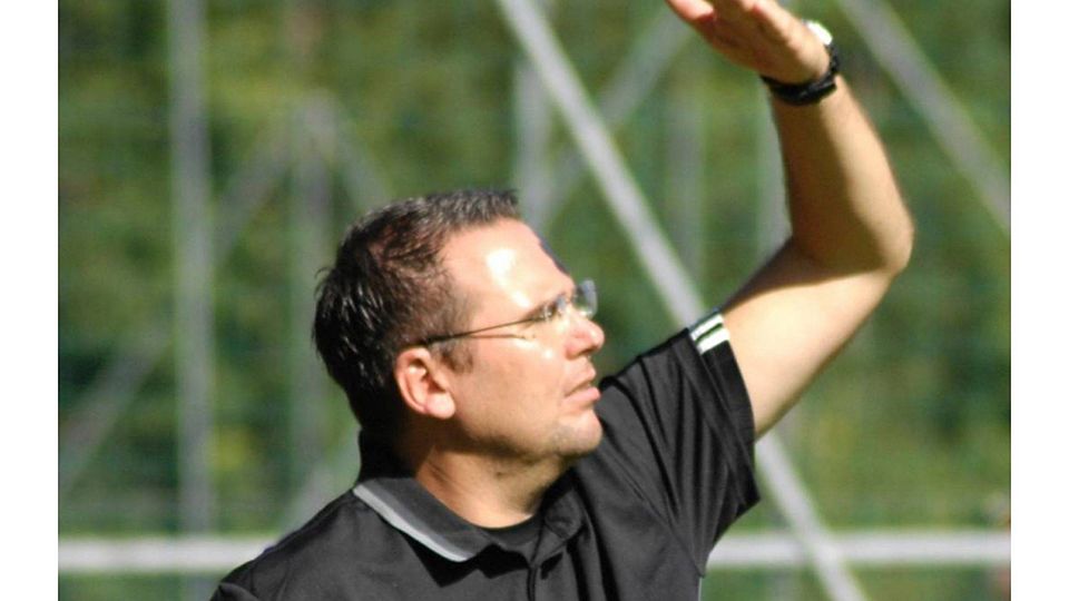Verabschiedete sich am Sonntag nach dem Landesliga-Match gegen Wacker II überraschend von den BCF-Frauen: Trainer Helmut Bogos.   archiv