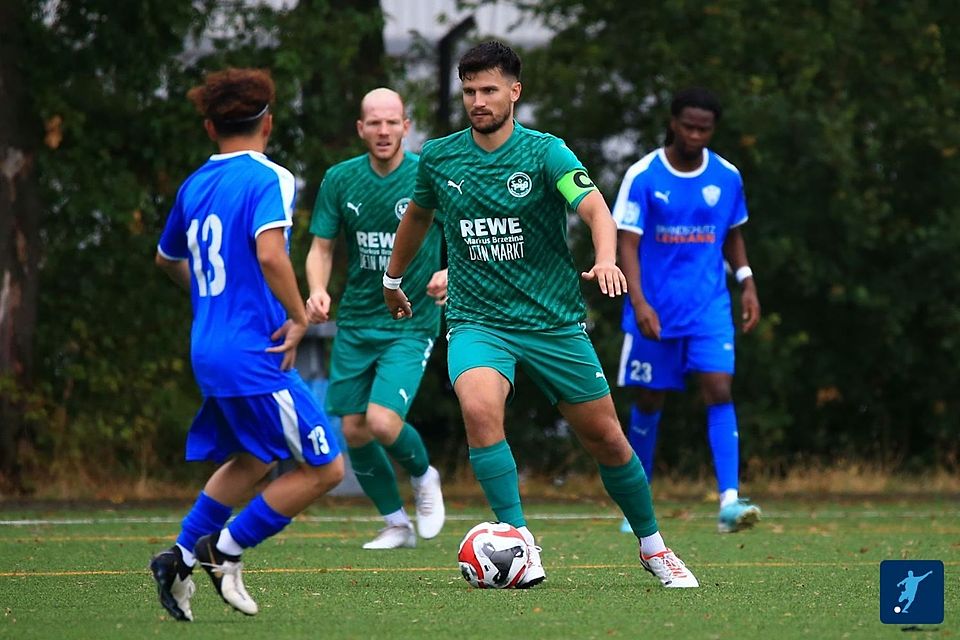 Kapitän Lukas Manneck (am Ball) möchte mit seiner SpVgg. am Sonntag nachlegen 