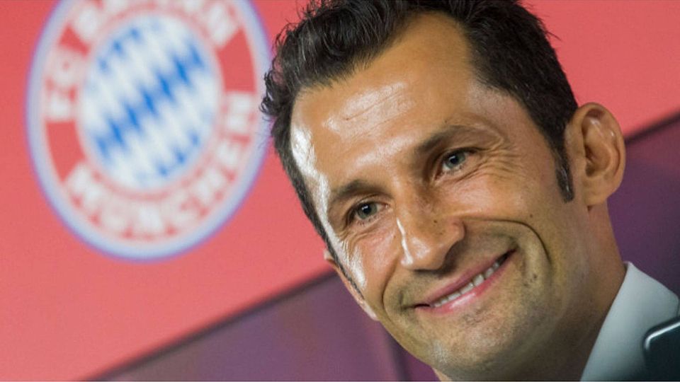 Wird auch schonmal selbst aktiv: Hasan Salihamidzic hat das Scoutingsystem beim FC Bayern neu aufgebaut. dpa / Peter Kneffel