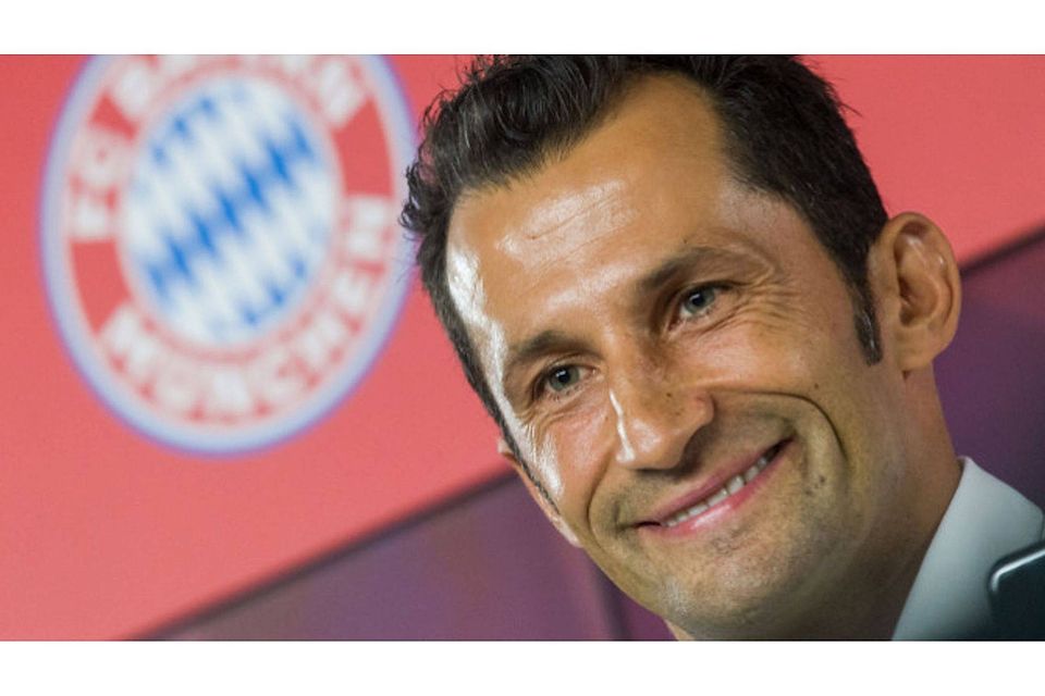 Wird auch schonmal selbst aktiv: Hasan Salihamidzic hat das Scoutingsystem beim FC Bayern neu aufgebaut. dpa / Peter Kneffel