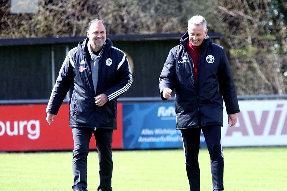 Matthias Klemens (links, daneben Trainer Richard Slezak) hat die Strafe für seinen Auftritt beim Spiel gegen Ingolstadt II bereits verbüßt.