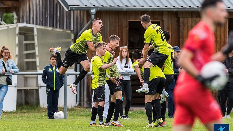 Schieren freut sich über das frühe 1-0