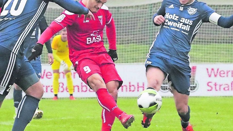 Will auch im Auswärtsspiel beim SV Deutz seine Torgefährlichkeit unter Beweis stellen: Shpend Hasani, der Torjäger des FC Wegberg-Beeck.