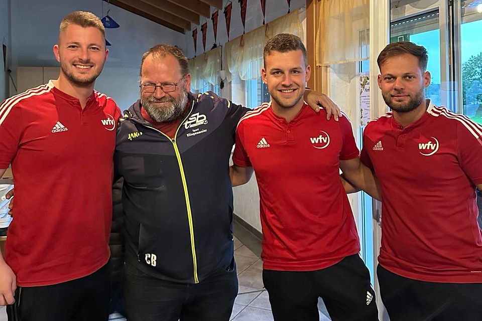 Einen sehr weiten Weg nach Hollenbach hatte das Schiri-Gespann mit Tobias Huthmacher und seinen beiden Assistenten Mario Doser und Allessandro Winter. Alle drei gehören der SRG Saulgau an.