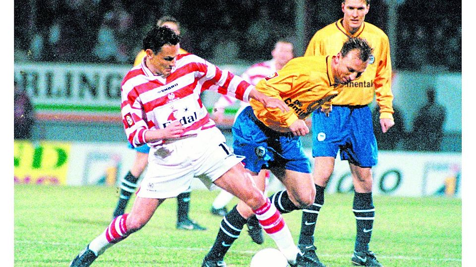 Einst für die Hertha in der Bundesliga am Ball, jetzt als B-Jugendcoach für Berlin im Einsatz: Andreas Thom (rechts). Archivfoto: Sascha Kopp