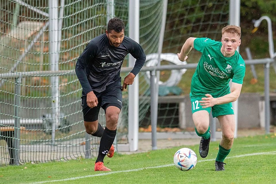 Michael Wells (links) beendete sein Engagement als Spielertrainer in Stulln und kehrte zum FC Weiden-Ost zurück.