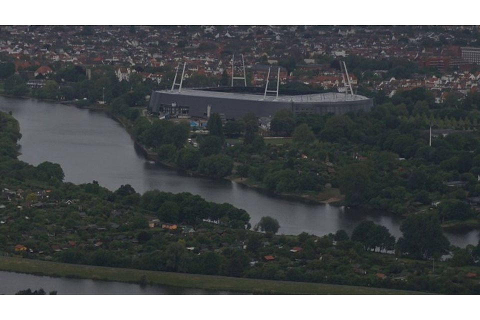 Vom Weserstadion ist es nicht weit an den Hastedter Osterdeich, wo die Leher TS am Sonntag im Lotto-Pokal beim BSC Hastedt antreten muss. Foto: Volker Schmidt