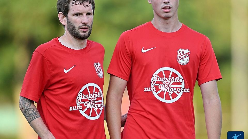 Zwei Spieler des SV Olympia Biebesheim.