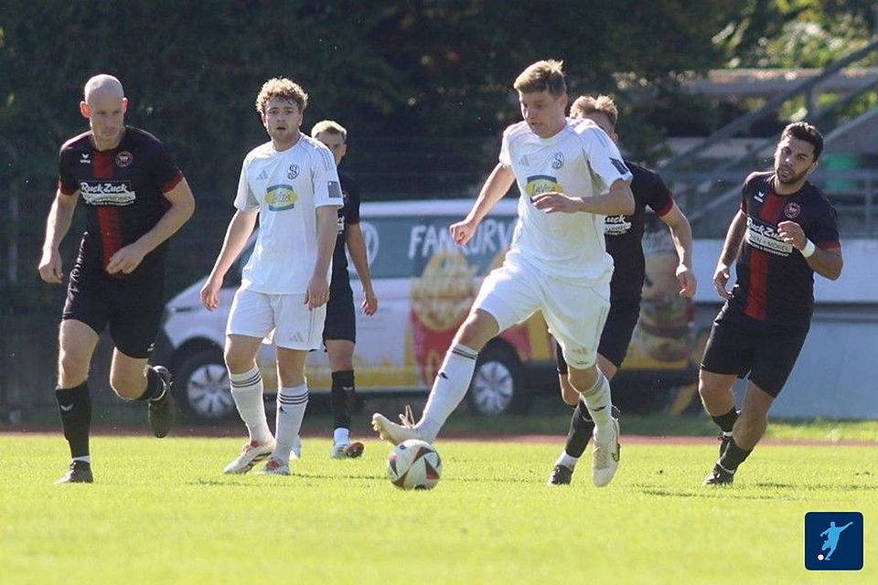 Die SpVgg Landshut um Lucas Biberger (am Ball) möchte beim SSV Eggenfelden die Trendwende herbeiführen 