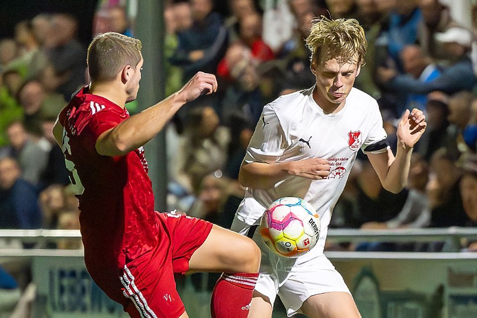 „Jetzt wollen wir schon aufsteigen“: Liefert sich Bad Bellingen (mit Laurenz Hiller, links) ein Titelduell gegen Binzen (mit Tim Trefzer)?  | Foto: TH Fotografie/Thomas Heß