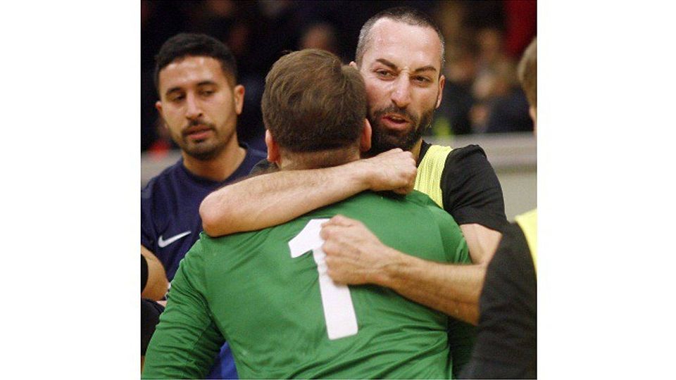 Erfolgsgaranten: Hakan Özen trifft, Daniel Bäcker hält