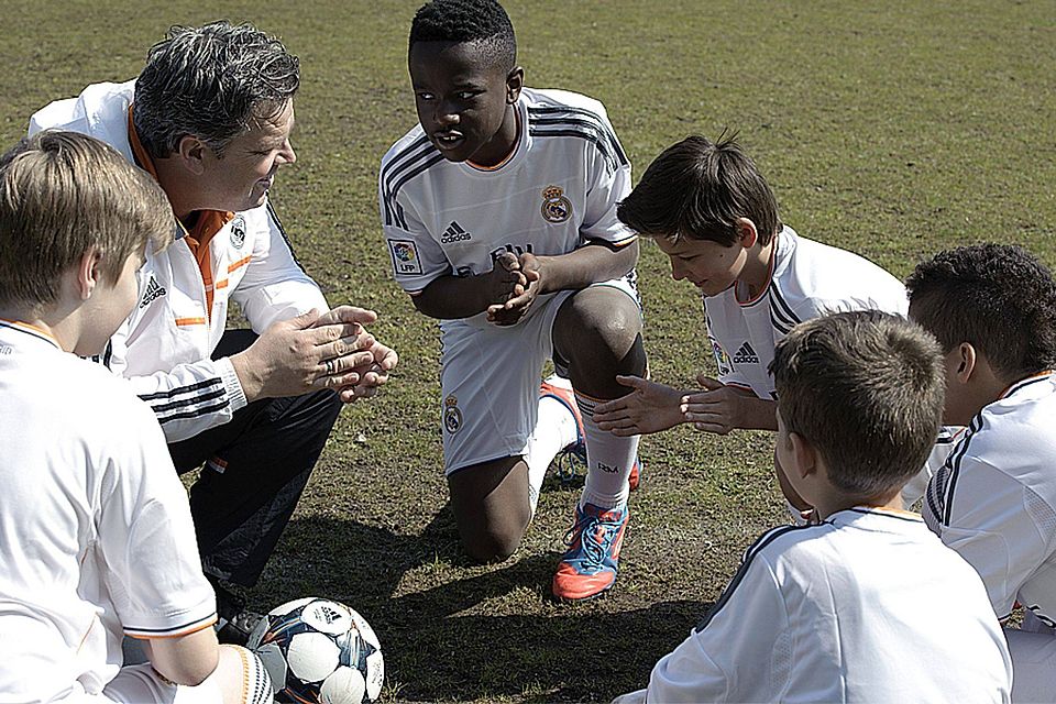 Die Fußballschule von Real Madrid haben diese Jungen jedenfalls schon besucht. Das können nun auch die Nachwuchskicker aus der Region.