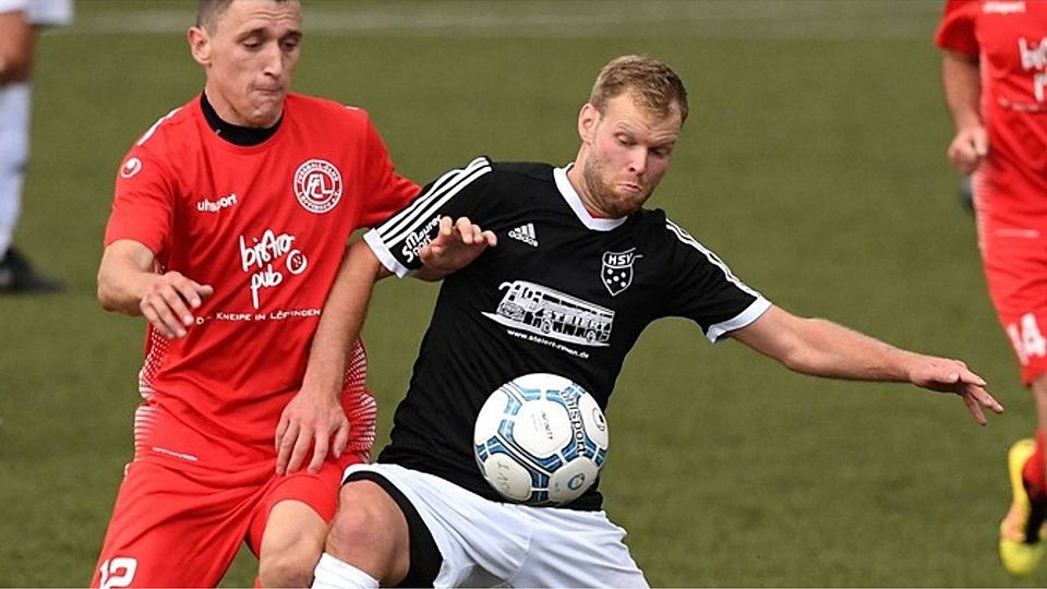 Heiß auf den ersten Dreier ist Spielertrainer Kay Ruf (im schwarzen Trikot, Bildmitte) vom SV Hinterzarten. | Foto: Wolfgang Scheu