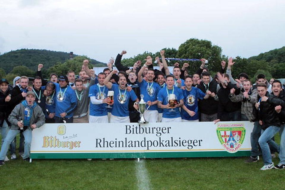 So jubelte die Eintracht nach dem Finalsieg 2013. Ob es auch diesmal klappt? Foto: Archiv volksfreund.de/Sebastian Schwarz