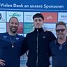 Fabian Marx (m.) mit ASC-Trainer Daniel Tsiflidis (l.) und Teammanager Danny Stiegler.