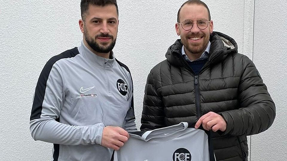 Neuzugang Haider Dirani (links) und FCE-Sportchef Marius Kasten | Foto: FC Emmendingen