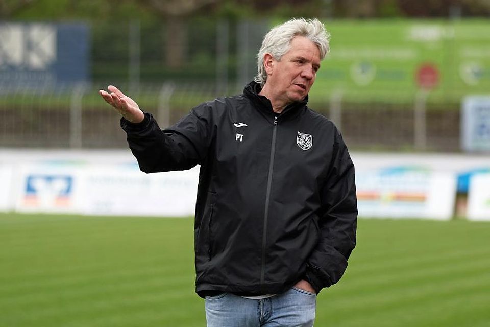 Keine leichte Aufgabe: VfR-Trainer Peter Tretter ist vor dem Heimspiel gegen Kassel, dem Pokalfinale in Pirmasens und in der Kaderplanung für die Oberliga als Moderator gefragt.