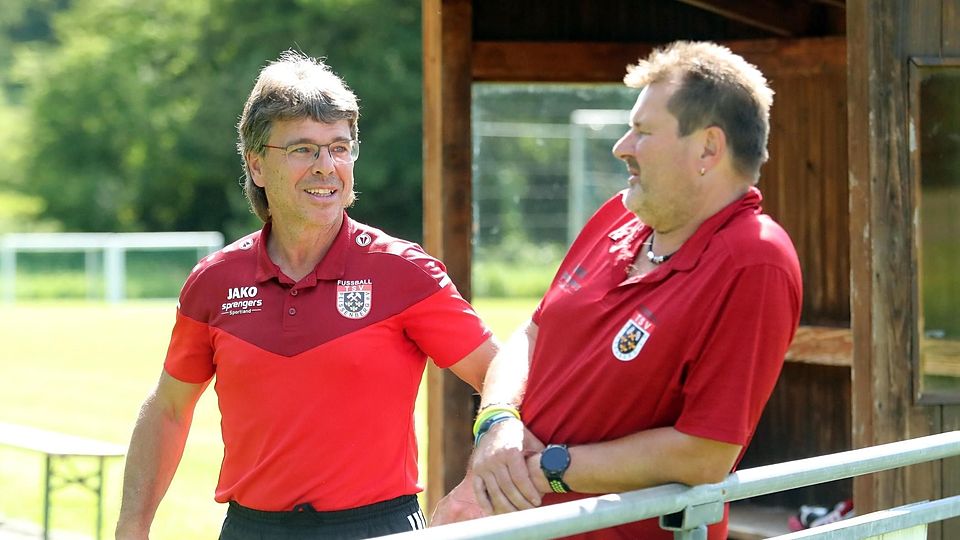 Für sie ist in Peißenberg Schluss: Hubert Jungmann (links) und Jürgen „Jimmy“ Feistl betreuten das TSV-Team beim Gastspiel in Ohlstadt Ende Mai zum letzten Mal.