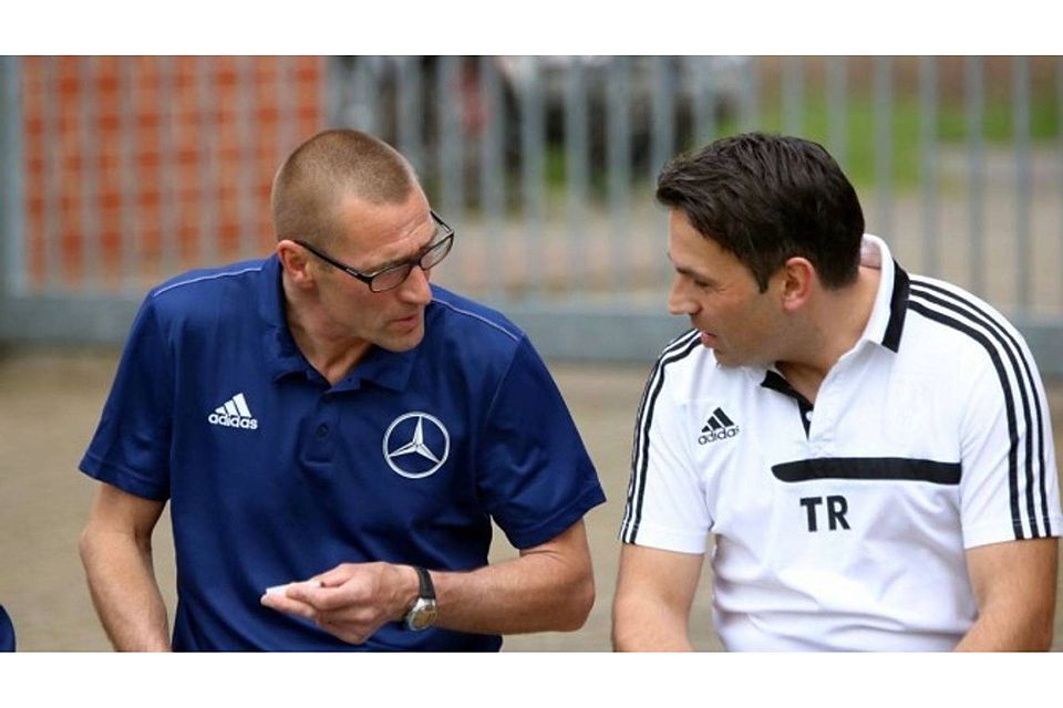 Bruno Graw (links) im Gespräch mit seinem Trainerkollegen Nihat Derya. F: Thomas Mönter