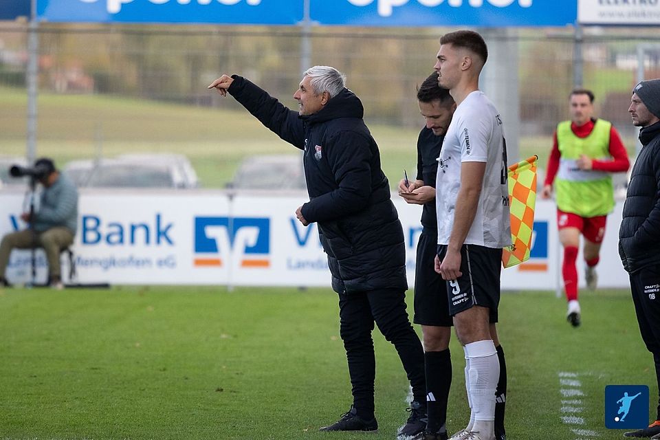 Starke Vorrunde: Claudiu Bozesan (Mitte) kann mit seinem ersten Halbjahr als Cheftrainer in Aubstadt sehr zufrieden sein.
