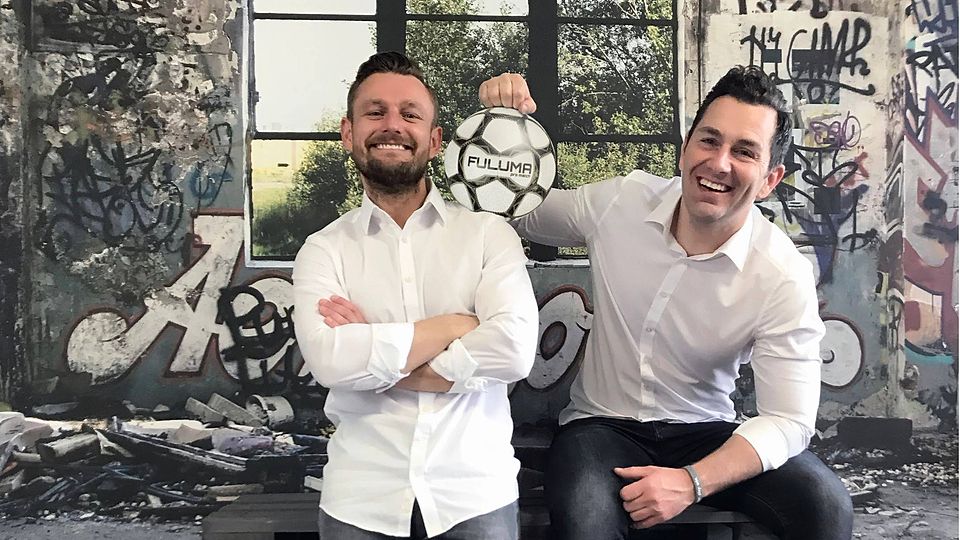 Gründer: Marcel König (r.) und Lukas Krause sind die Macher hinter „FULUMA“. Hinter dem Akronym verstecken sich die Anfangsbuchstaben von Fußball sowie der Vornamen von Lukas und Marcel. Außerdem stehe die Marke für Erfolg, Fußball, Qualität, Lust, Teamsport und Motivation. Langfristig soll „FULUMA“ Marktführer im Amateurfußball werden. 