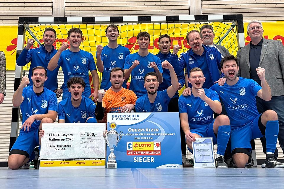 Zum ersten Mal darf sich der SV Schwarzhofen in die Siegerliste der Oberpfälzer Hallenmeister eintragen.