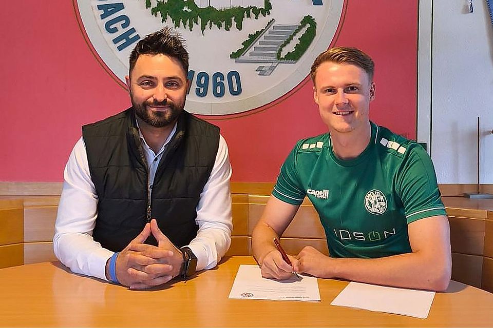 Gebenbach-Rückkehrer Fabio Pirner (rechts) mit dem sportlichen Leiter Erdal Izmire.