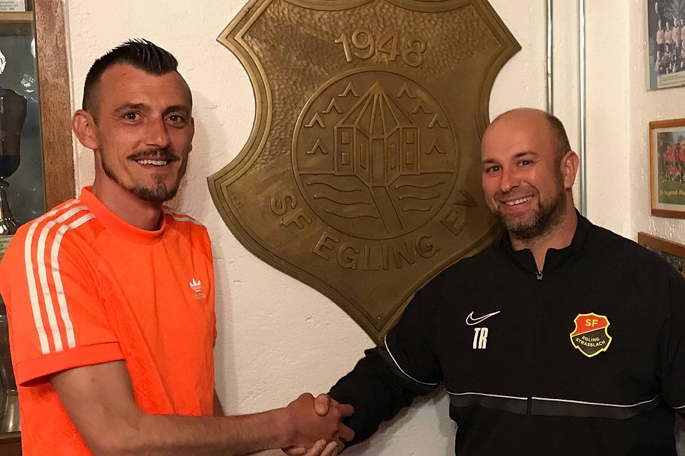 Sein erster Coup als Fußballchef: Eglings neuer Abteilungsleiter Daniel Knoll (re.) freut sich auf den neuen Cheftrainer Mirnes Bajric (li.).
