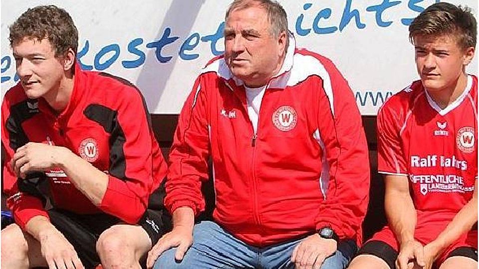 Zuversichtlich: Klaus Ebel mit Ersatztorhüter Florian Rohe (links) und Shootingstar Maximilian Seidel   Bild: Olaf Blume