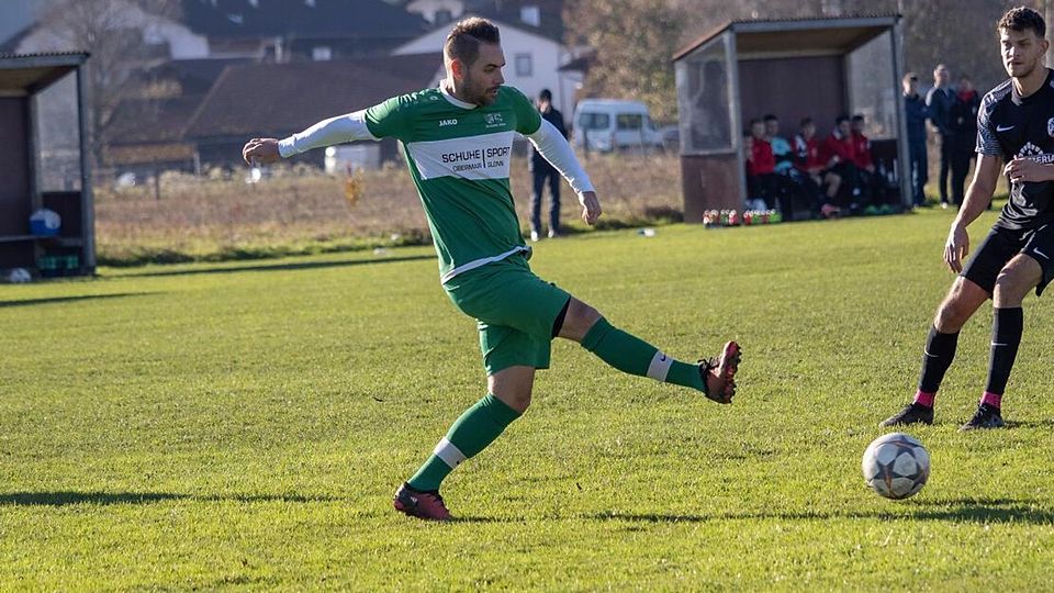 Konnte sich nicht aus der Negativserie befreien: Brucks (grün) Thomas Schwarzbauer.