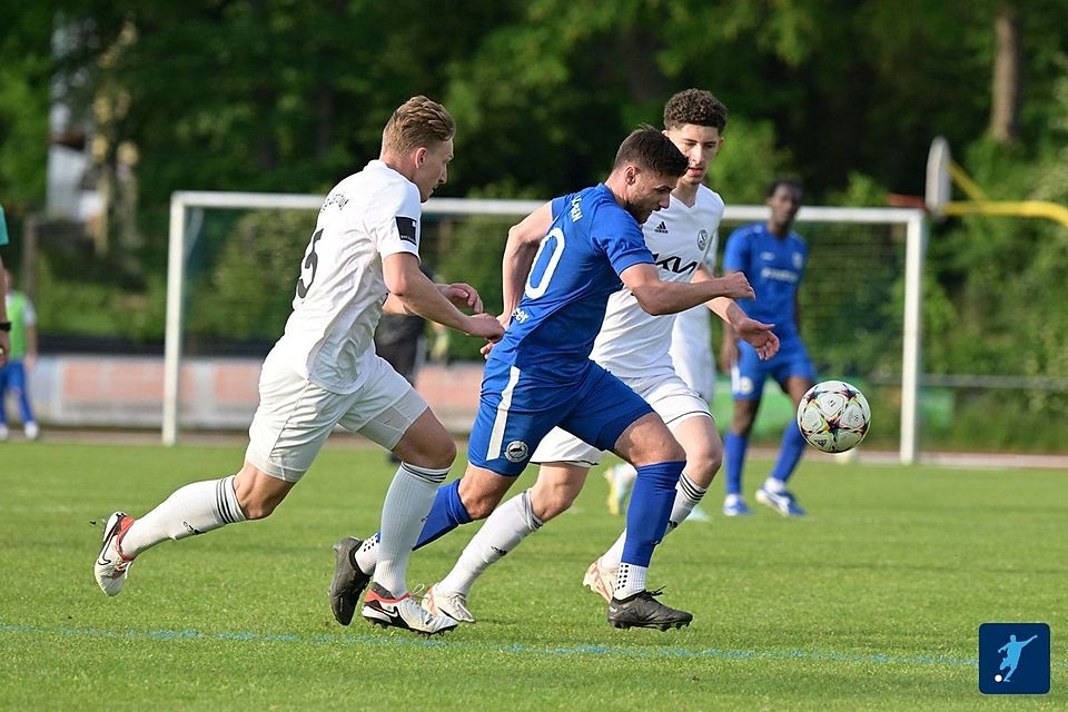 Die SpVgg Landshut (in weiß) muss beim TSV Bogen ran 