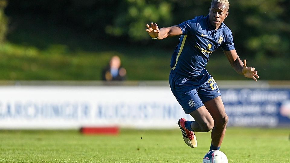 Darius Amados spielte für mehrere Vereine in München. In der Saison 2021/22 lief er für 1860 München auf.