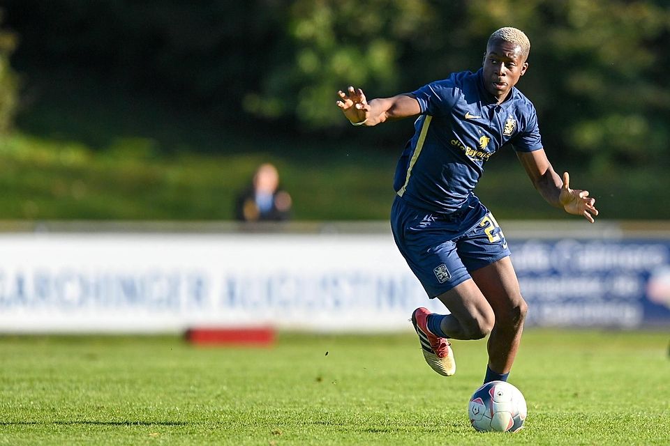 Darius Amados spielte für mehrere Vereine in München. In der Saison 2021/22 lief er für 1860 München auf. Darius Amados spielte für mehrere Vereine in München. In der Saison 2021/22 lief er für 1860 München auf.