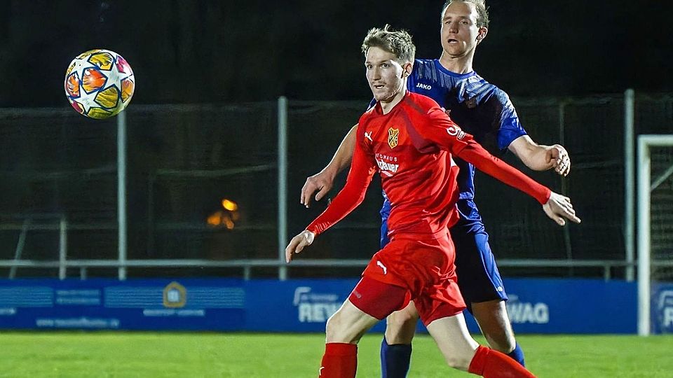 Der Ex-Kötztinger Benedikt Laumer (in rot) erwischte in der Kreisliga Ost eine Sahnetag.
