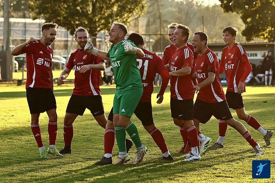 Der ultraspäte 3:3-Ausgleichstreffer im Gastspiel beim SV Hebertsfelden sorgte beim TSV Pilsting für einen Jubelsturm 