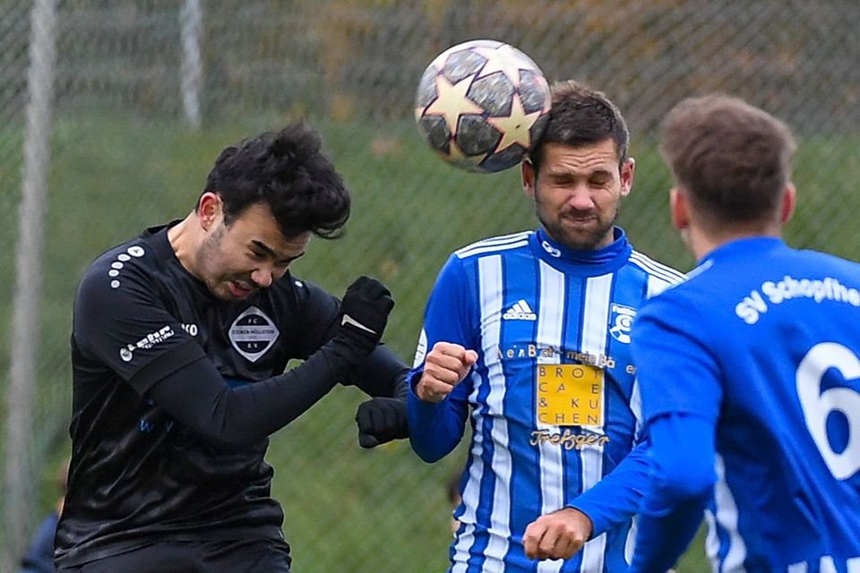  „Wollten den Sieg mehr“: der Schopfheimer Tobias Frey (rechts) mit Tamir Zimmermann vom FC Steinen-Höllstein | Foto: Gerd Gründl 