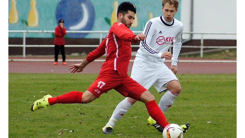 Soheil Gouhari (in rot) spielt ab sofort für Halberstadt     F: Rieckmann