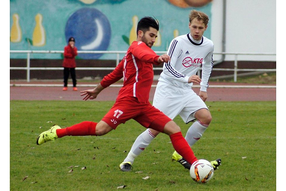 Soheil Gouhari (in rot) spielt ab sofort für Halberstadt     F: Rieckmann